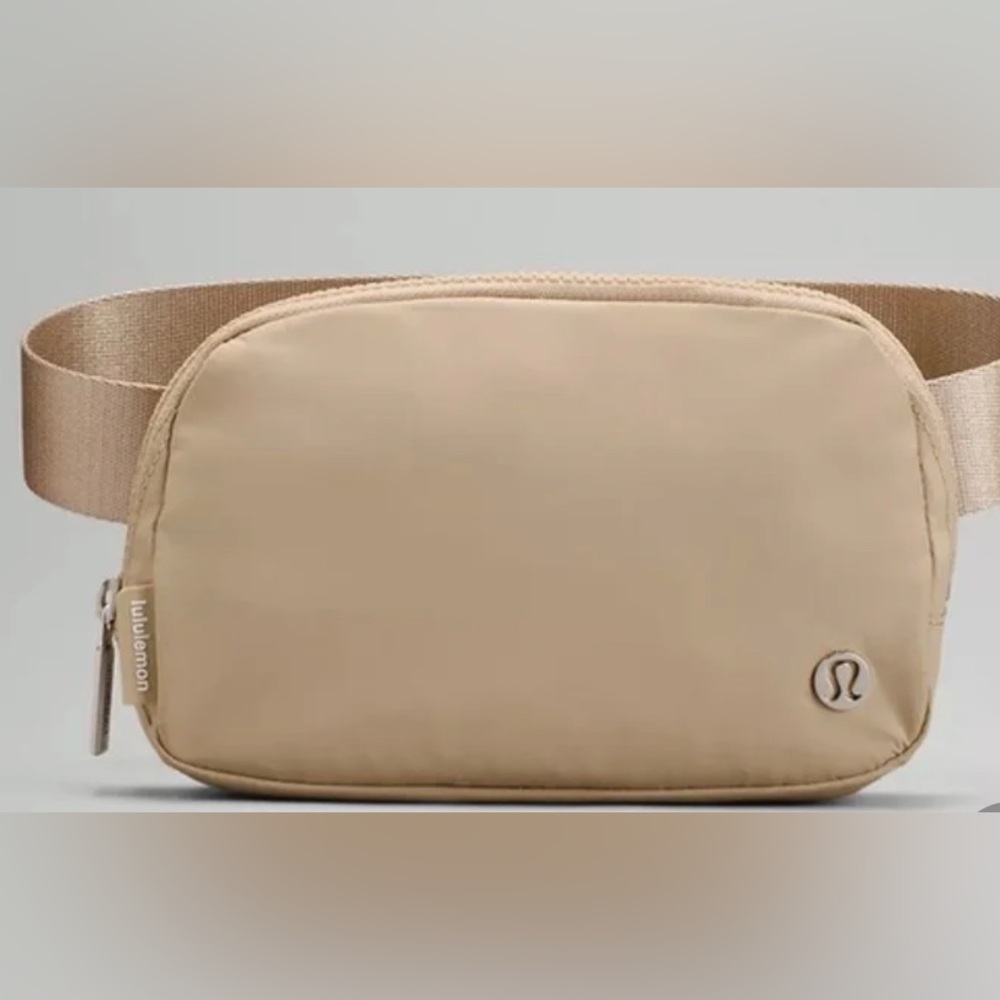 ⭐️TRENCH lululemon belt bag